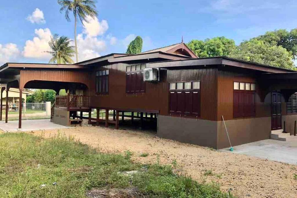 De Rhumaa Homestay 쿠알라트렝가누 외부 사진