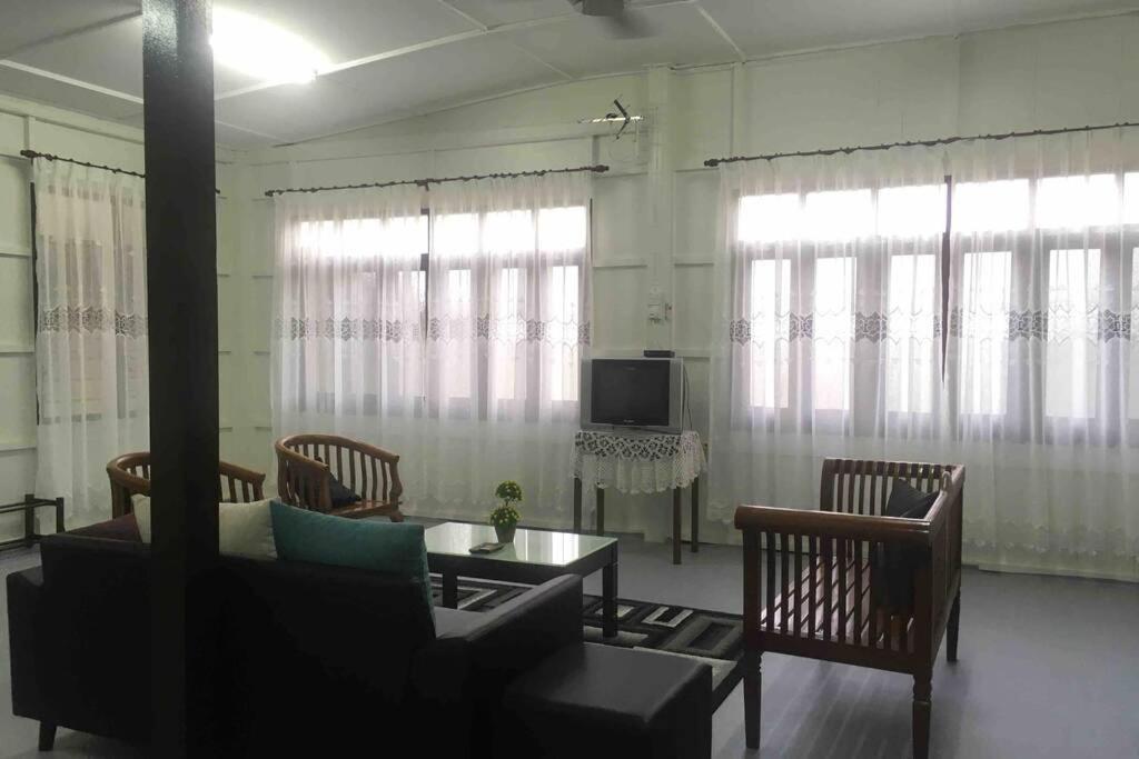 De Rhumaa Homestay 쿠알라트렝가누 외부 사진